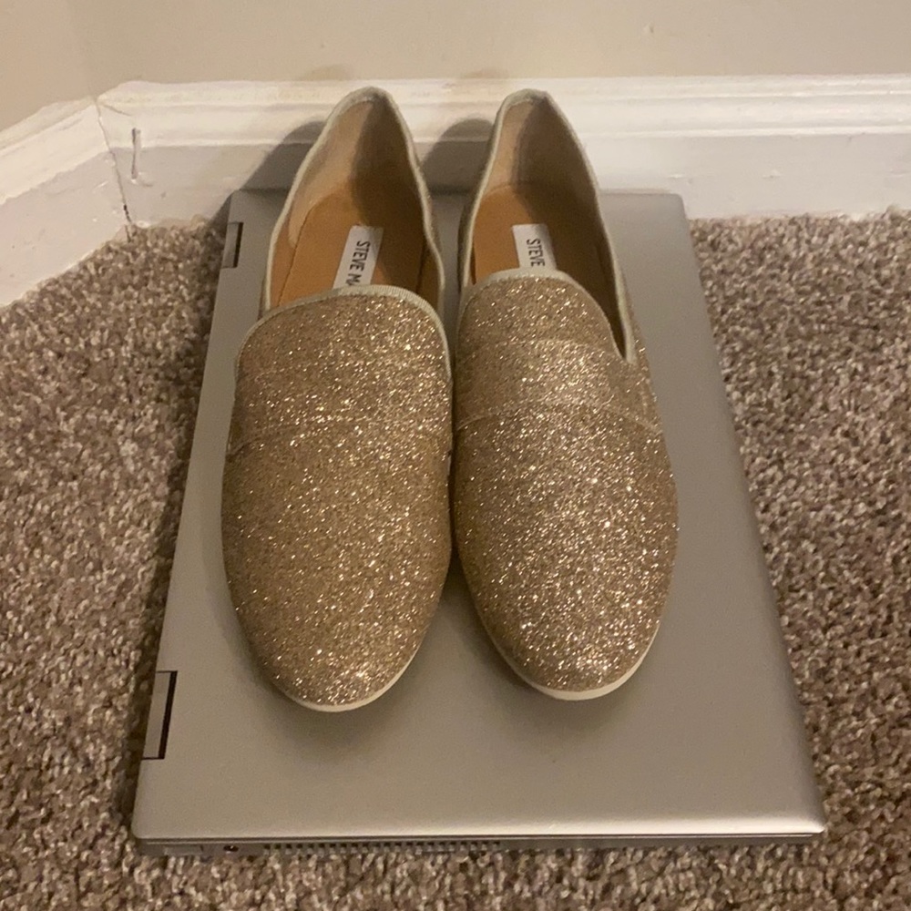 ⭐️Steve Madden - Beige Glittery Flat Shoes⭐️